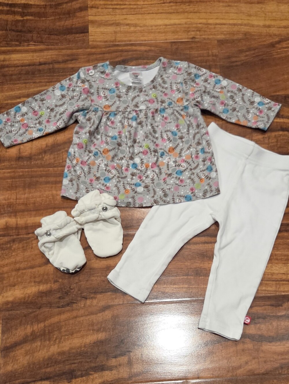 Zutano EUC 12 Months Cream/Gray Floral Print Top, Leggings and Booties